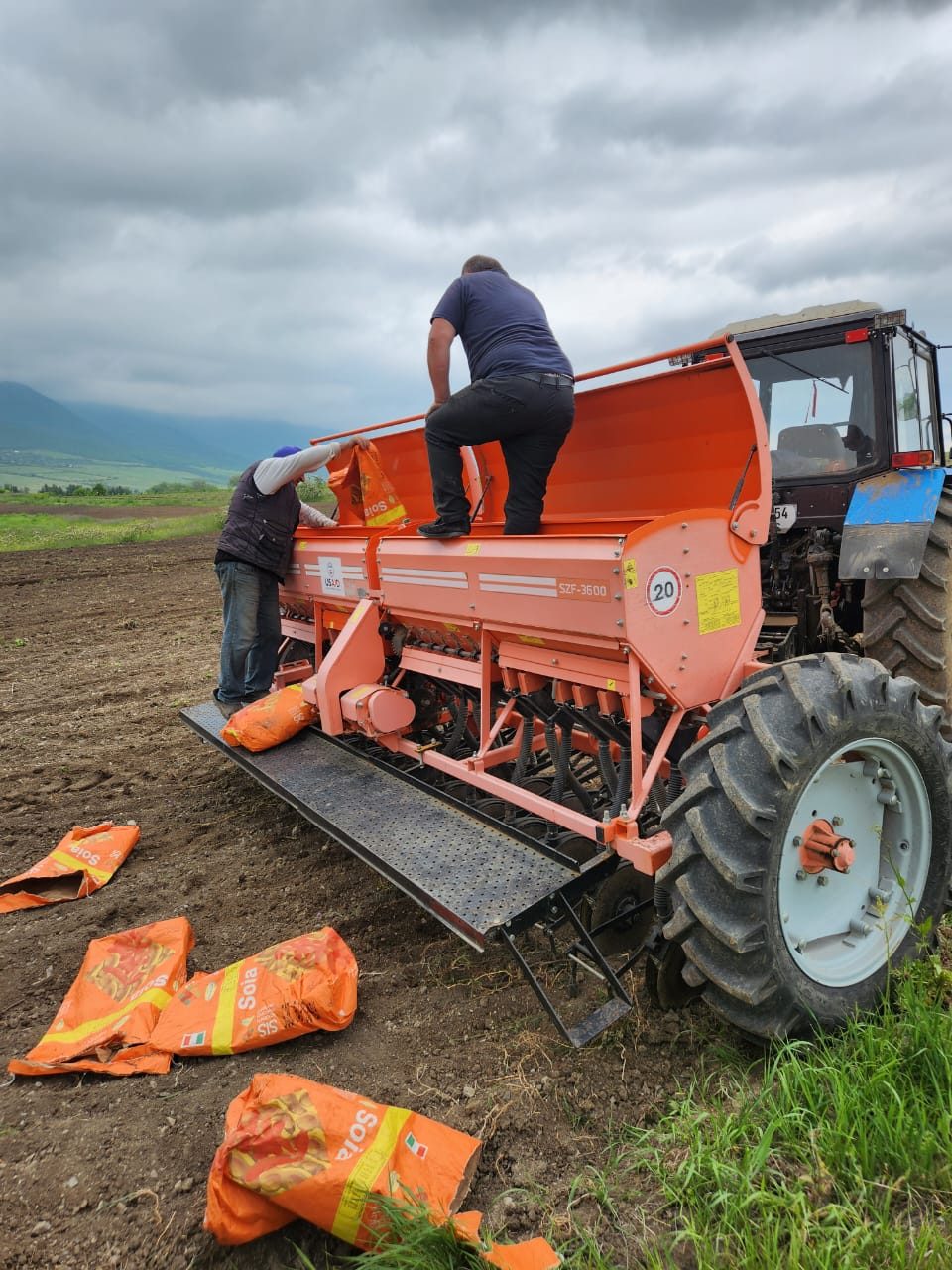 Seeds & Agriculture: field photo 4